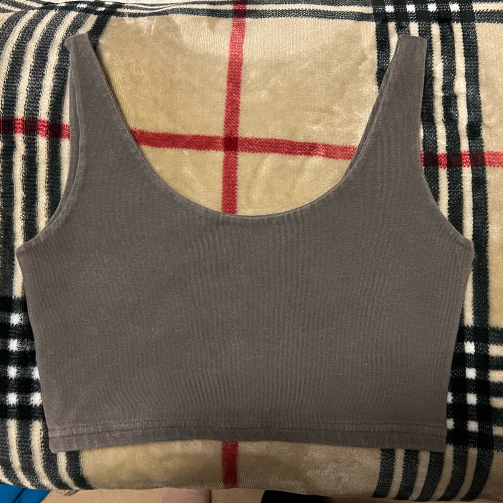 brandy melville tank tops (3)